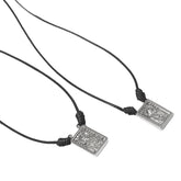 Escapulário Masculino com Cordão em 5 Cores de Pingente Preto, Prata, Ouro Envelhecido, Dourado, Grafite Escapulário - Colar Masculino - Joia Masculina