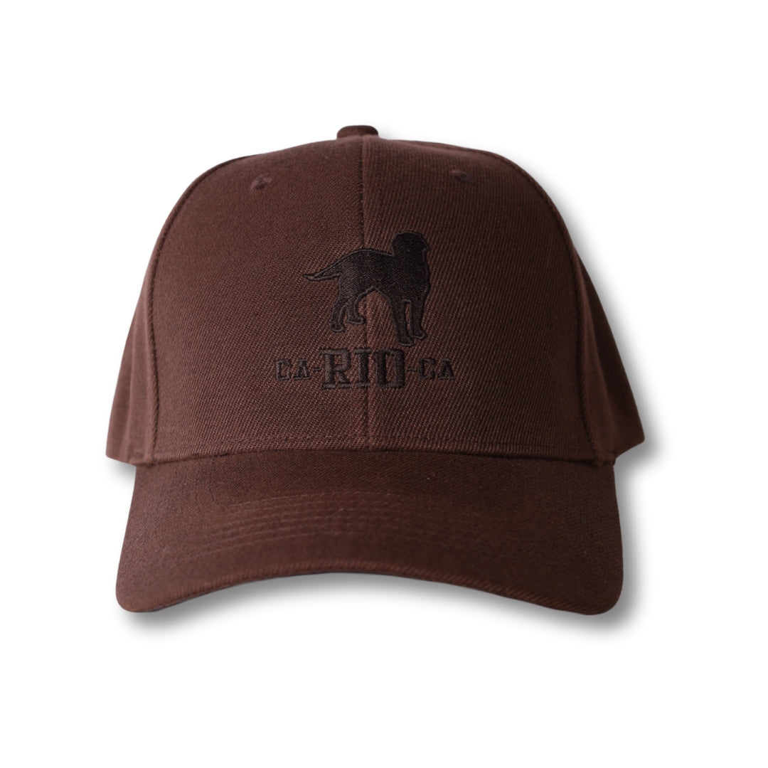Gorra trucker bordada con rayas en negro y blanco de Gostoso Logotipo