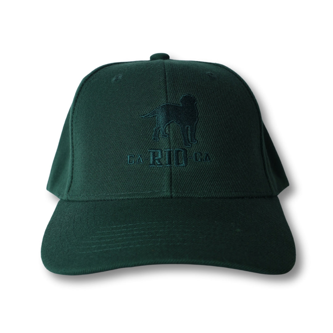 Gorra trucker bordada con rayas en negro y blanco de Gostoso Logotipo