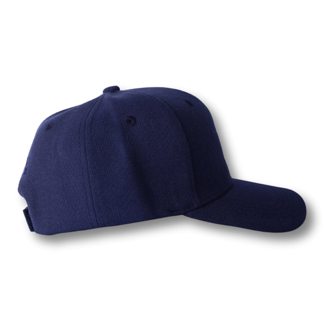 Gorra trucker bordada con rayas en negro y blanco de Gostoso Logotipo