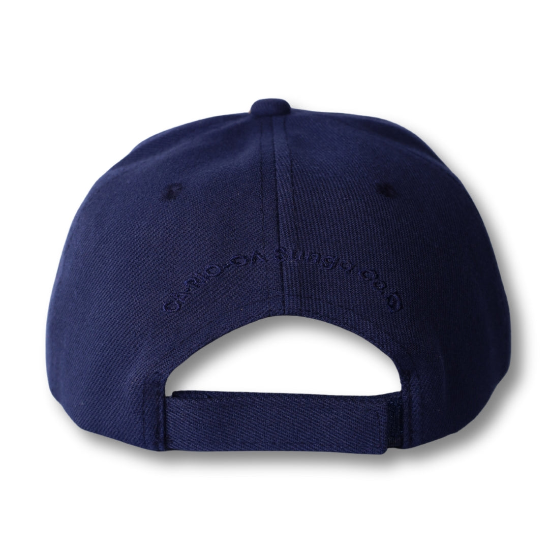 Gorra trucker bordada con rayas en negro y blanco de Gostoso Logotipo