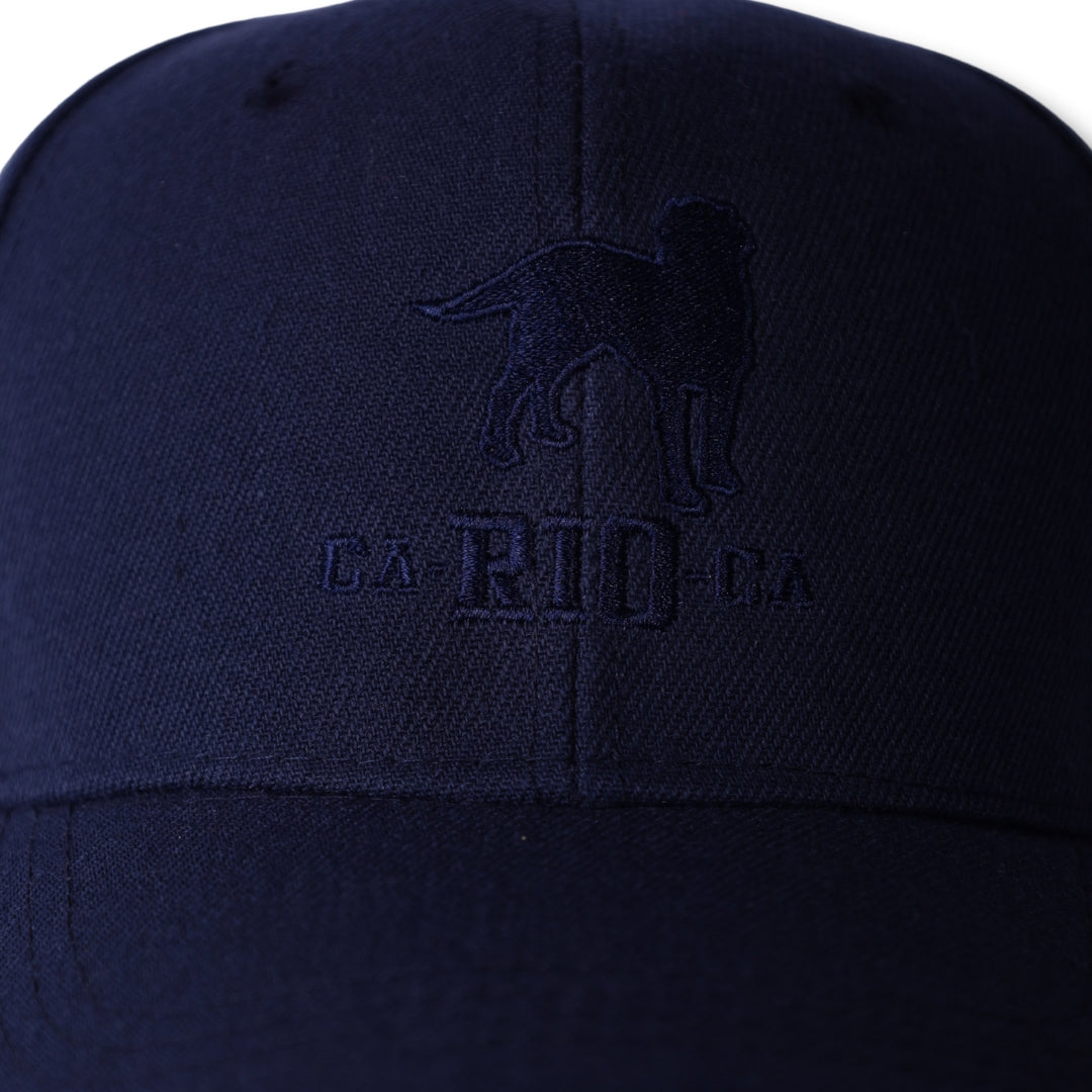 Gorra trucker bordada con rayas en negro y blanco de Gostoso Logotipo