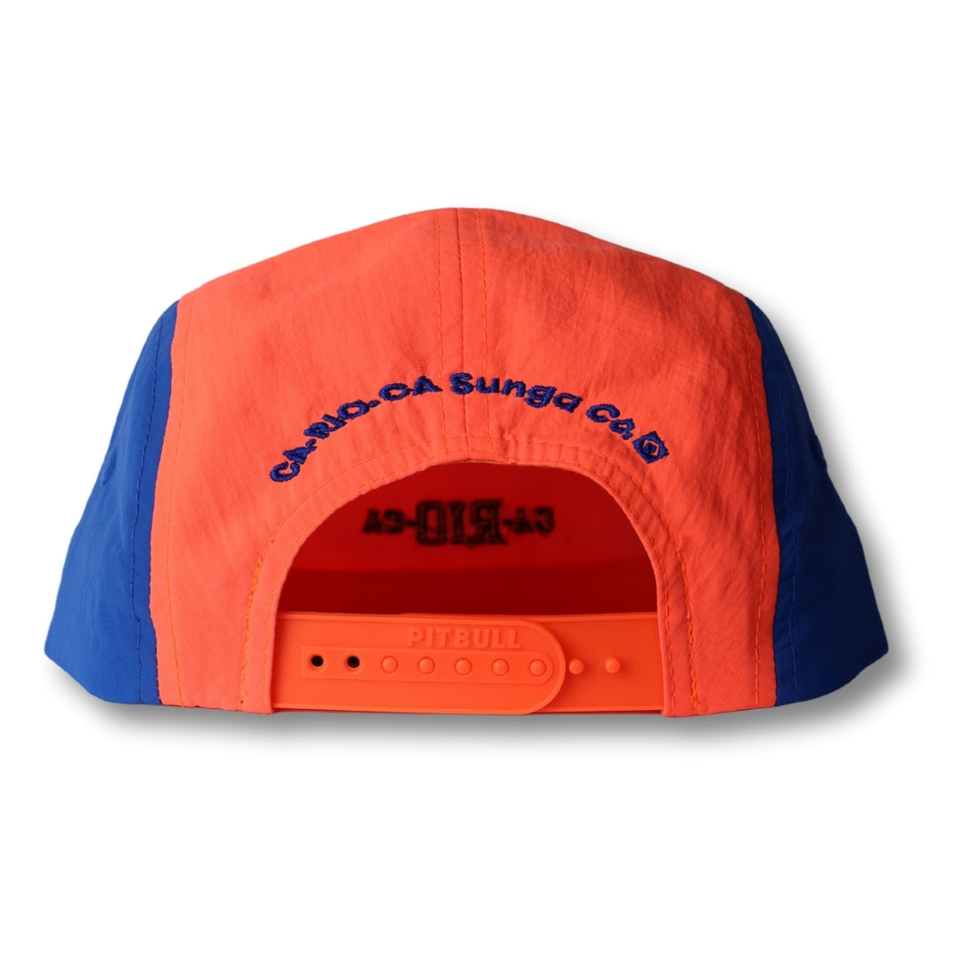 Gorra trucker bordada con rayas en negro y blanco de Gostoso Logotipo