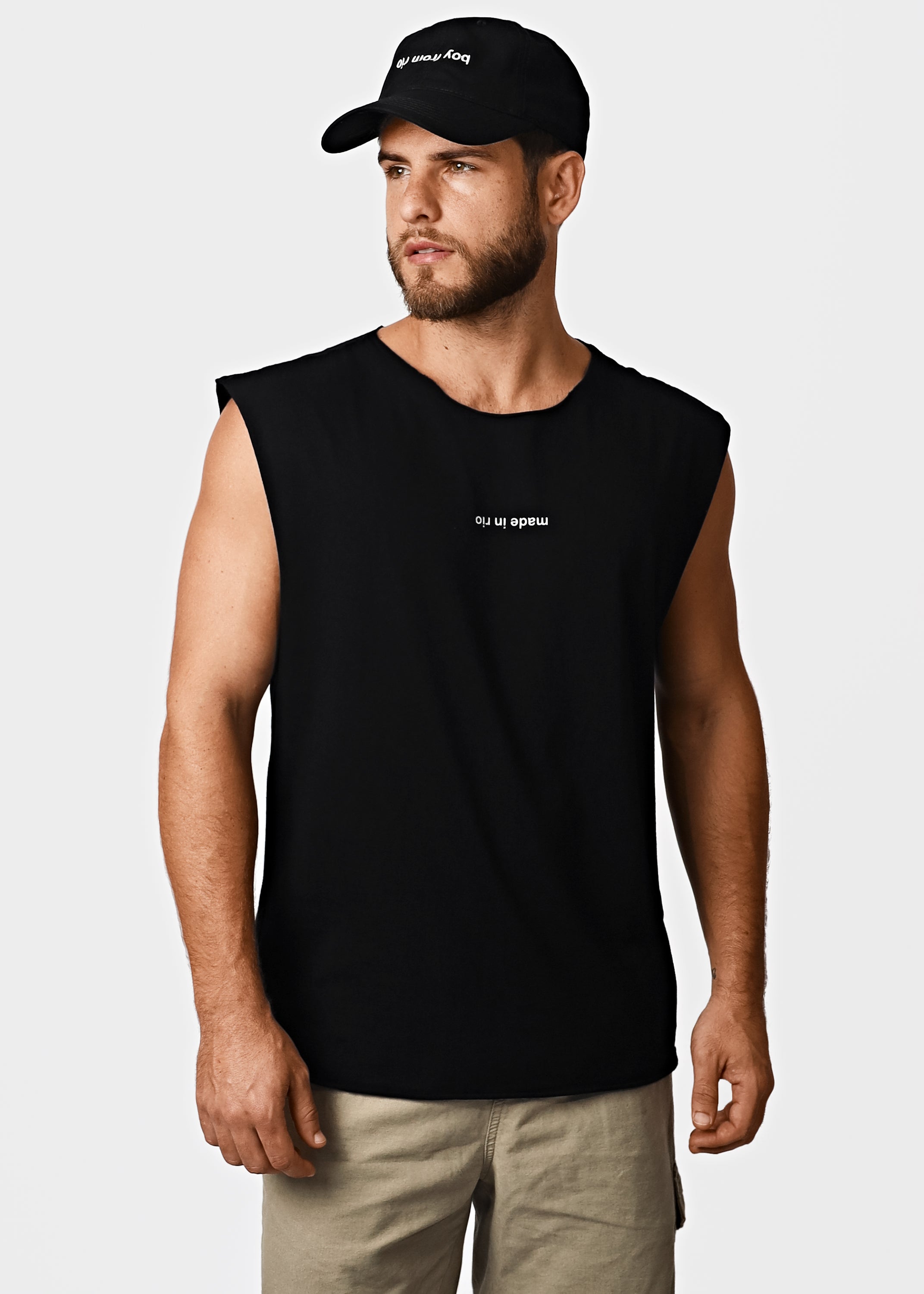 Gostoso Logotipo Regata Ribada com Estampa de Listras em Branco e Preto - Regatas Masculinas