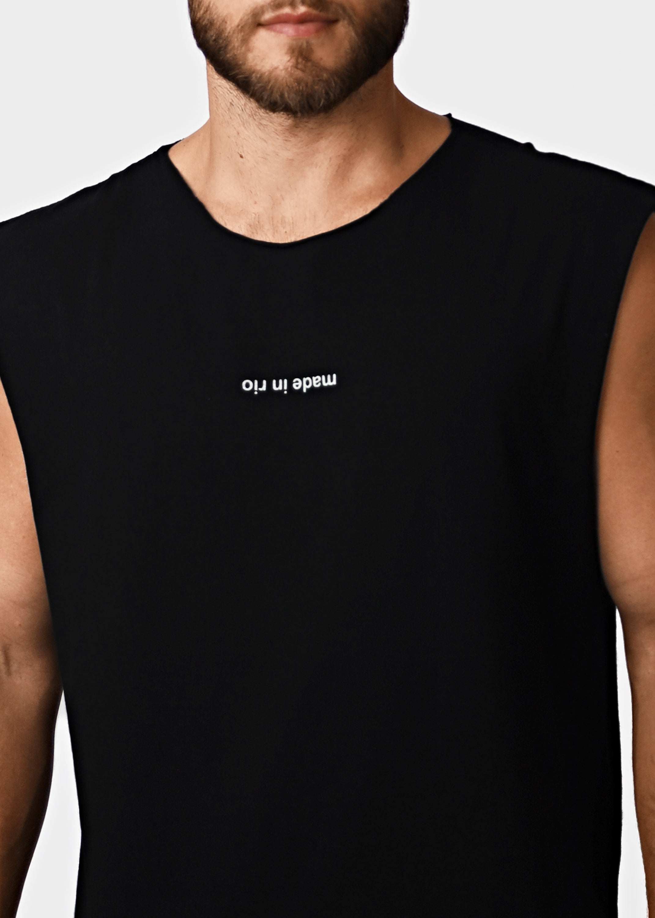 Gostoso Logotipo Regata Ribada com Estampa de Listras em Branco e Preto - Regatas Masculinas