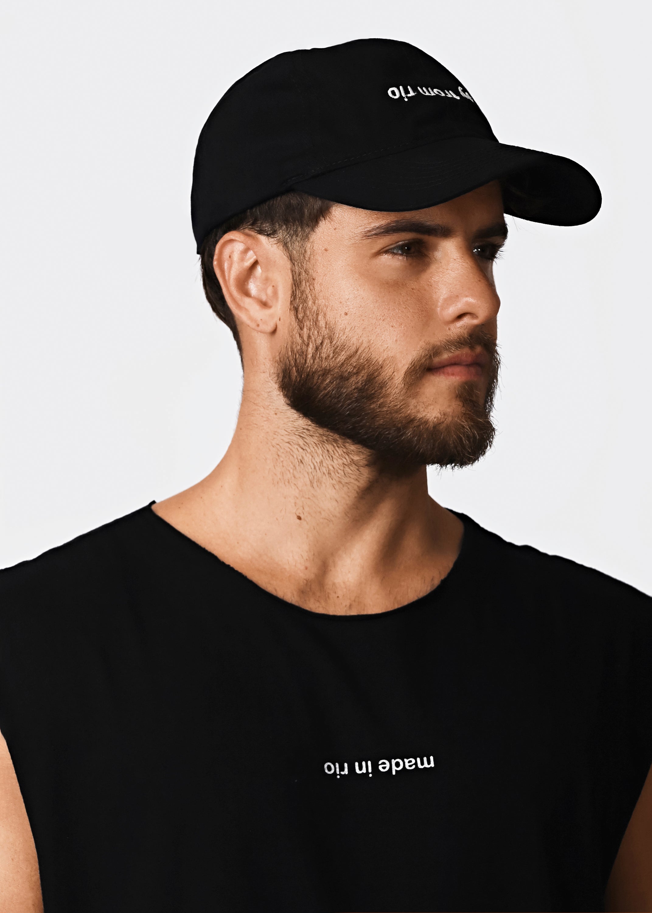 Gostoso Logotipo Regata Ribada com Estampa de Listras em Branco e Preto - Regatas Masculinas