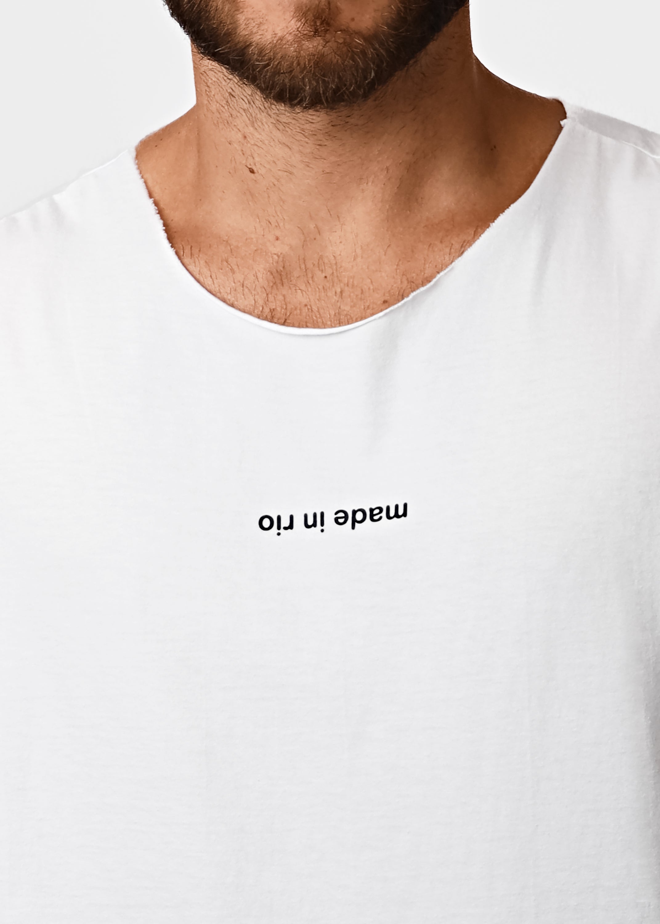 Gostoso Logotipo Regata Ribada com Estampa de Listras em Branco e Preto - Regatas Masculinas