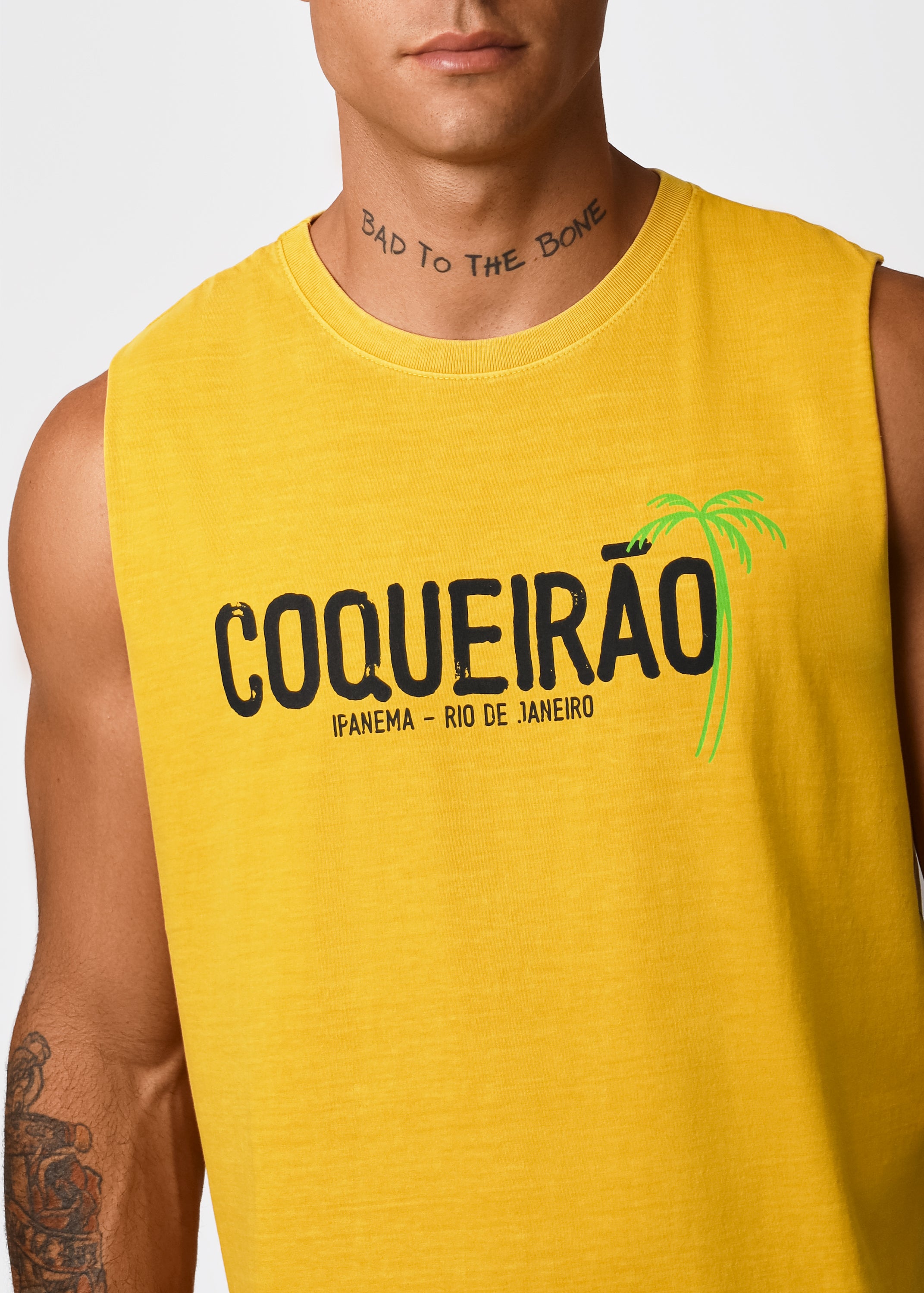 Gostoso Logotipo Regata Ribada com Estampa de Listras em Branco e Preto - Regatas Masculinas