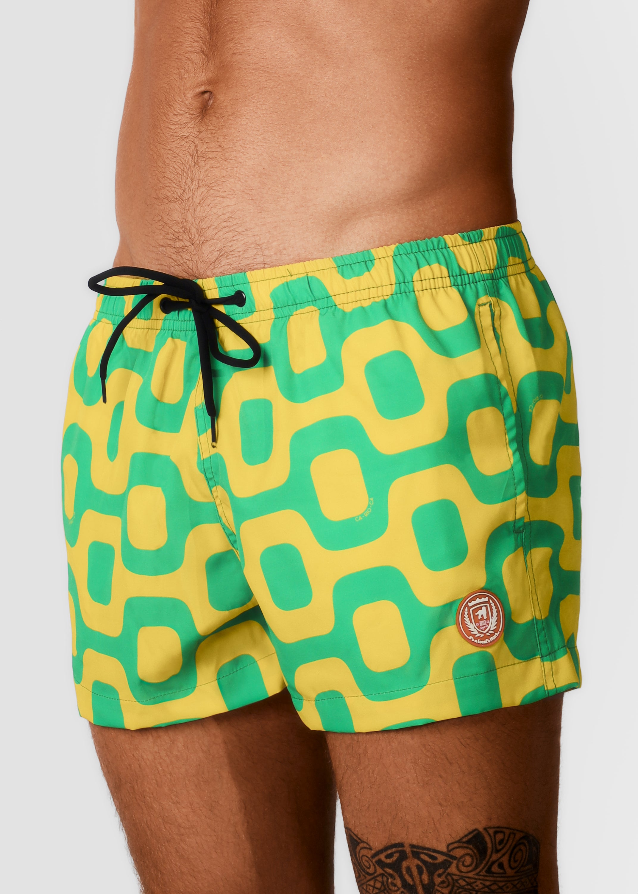 PAVIMENTO VERDE E AMARELO - Shorts Italianos