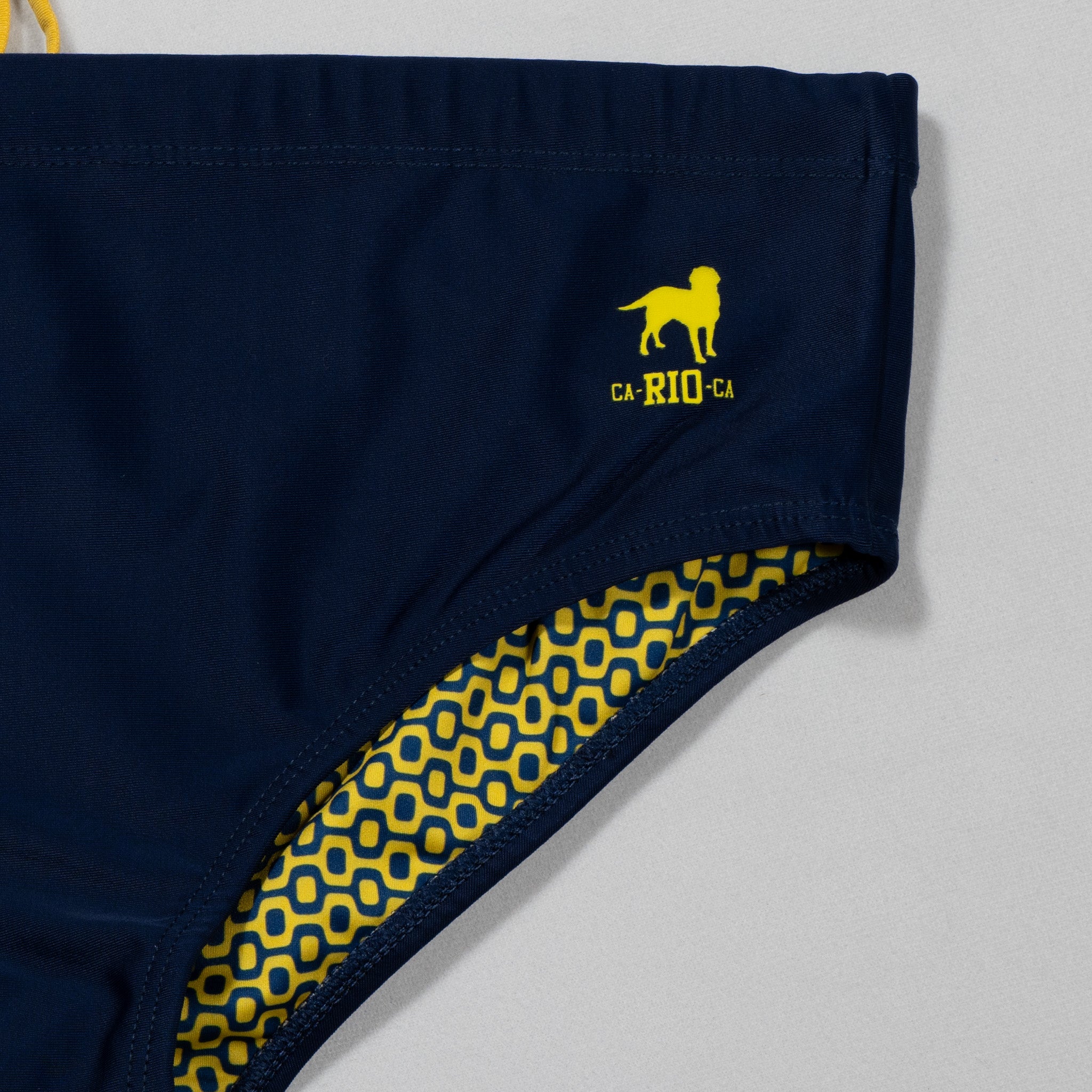 Sunga com Recorte e Cós Baixo — Roupa de Banho Masculina