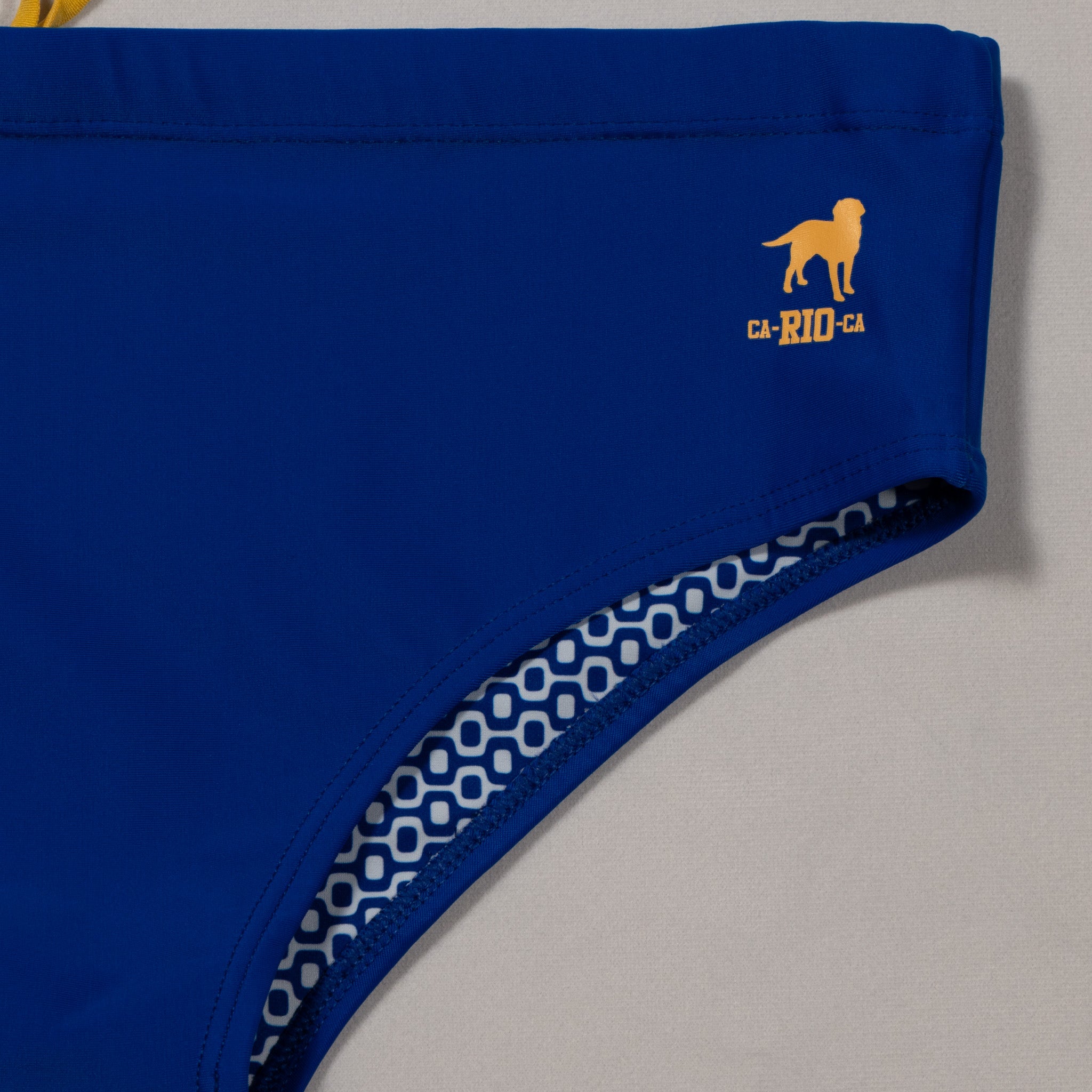 Sunga com Recorte e Cós Baixo — Roupa de Banho Masculina